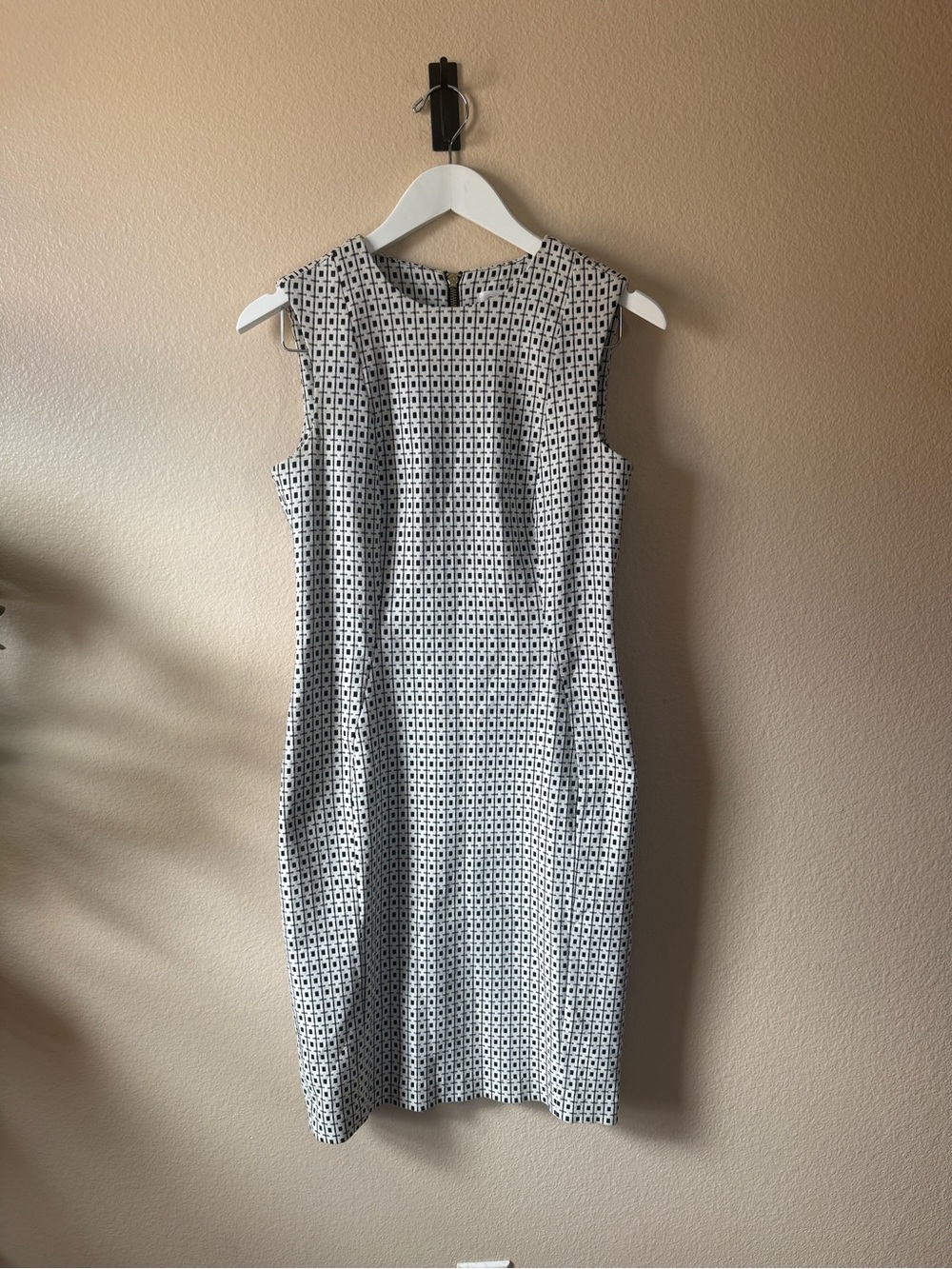 Calvin Klein Black and White Sleeveless Geometric Sheath Dress 4